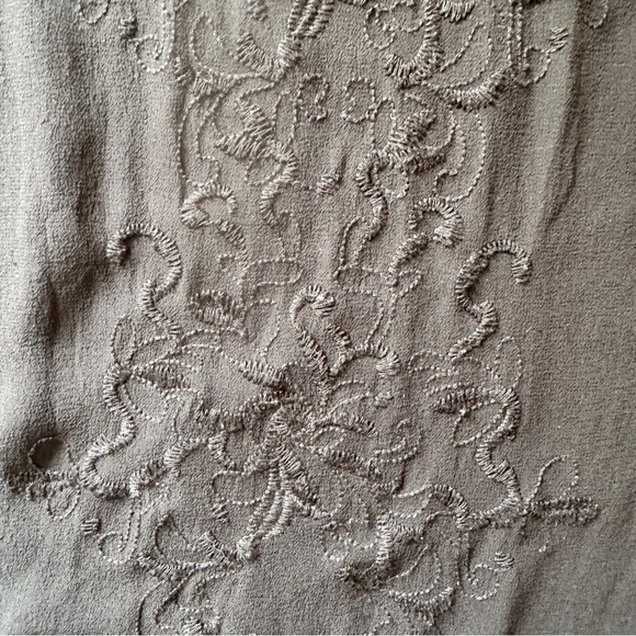 Aritzia Wilfred Tank 100% Silk Black Embroidered Lightweight Sheer Classic Sz XS - Picture 9 of 12